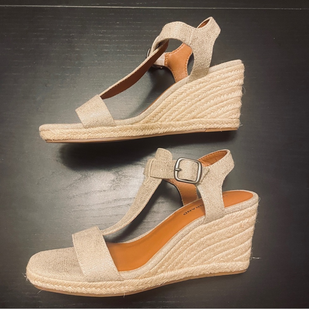 Lucky Brand T- Strap Wedge Sandals - Women 7.5 - Tan with Gold Metallic Threads